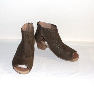 LN LADIES EARTH OPEN TOE SHOOTIES - 7 1/2 - BROWNISH GREEN LEATHER